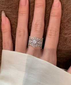 Adjustable Open Lace Ring for Women - 2025 European American Style Light Luxury Diamond Niche Design, High-End Versatile Fashion Accessory