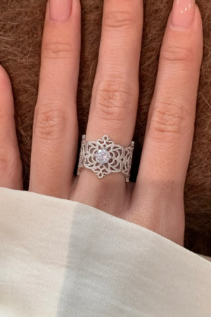 Adjustable Open Lace Ring for Women - 2025 European American Style Light Luxury Diamond Niche Design, High-End Versatile Fashion Accessory