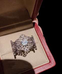 Adjustable Open Lace Ring for Women - 2025 European American Style Light Luxury Diamond Niche Design, High-End Versatile Fashion Accessory