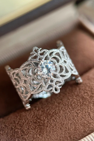 Adjustable Open Lace Ring for Women - 2025 European American Style Light Luxury Diamond Niche Design, High-End Versatile Fashion Accessory