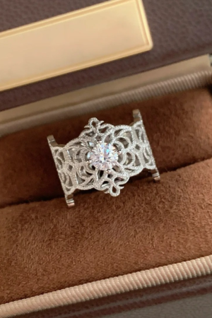 Adjustable Open Lace Ring for Women - 2025 European American Style Light Luxury Diamond Niche Design, High-End Versatile Fashion Accessory
