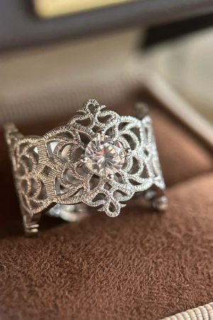 Adjustable Open Lace Ring for Women - 2025 European American Style Light Luxury Diamond Niche Design, High-End Versatile Fashion Accessory