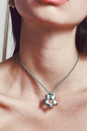 Adjustable Red Flower Pendant Necklace - Fashionable Vacation Style, European American Design, Trendy Accessory for 90s Vibes
