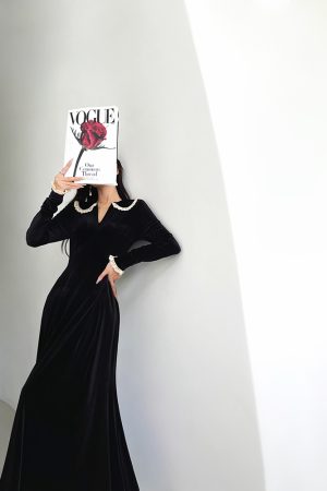 Alice Sweet Dream French Vintage Velvet Dress - Elegant Long Skirt Winter Gown with Timeless Charm and Classic Style