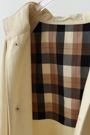 All-Cotton Loose Straight Coat with Classic Plaid Lining and Hood, Stylish Hooded Trench Coat for Casual Wear