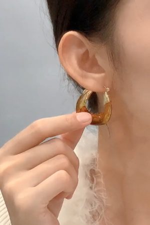 Amber Retro Ear Hoops - Exaggerated Minimalist Style Clip-On Earrings, High-End Niche Design, 90s Inspired Fashion Accessory