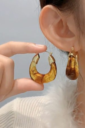 Amber Retro Ear Hoops - Exaggerated Minimalist Style Clip-On Earrings, High-End Niche Design, 90s Inspired Fashion Accessory