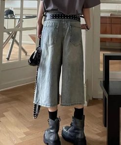 American Glamour Outfits, Old Money Aesthetic Girl Outfits - Ripped Jean Shorts