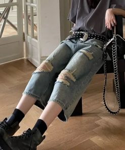 American Glamour Outfits, Old Money Aesthetic Girl Outfits - Ripped Jean Shorts