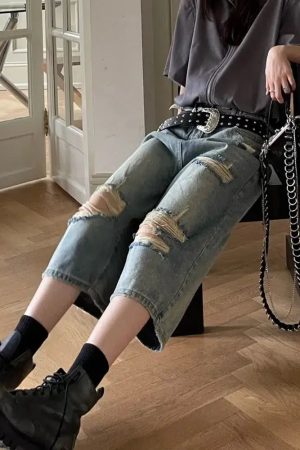 American Glamour Outfits, Old Money Aesthetic Girl Outfits - Ripped Jean Shorts