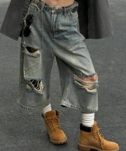 American Glamour Outfits, Old Money Aesthetic Girl Outfits - Ripped Jean Shorts