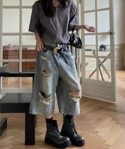 American Glamour Outfits, Old Money Aesthetic Girl Outfits - Ripped Jean Shorts