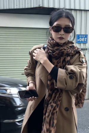 American Retro Leopard Print Scarf - Versatile Long Neck Shawl for Autumn/Winter - Chic Cool Spicy Style