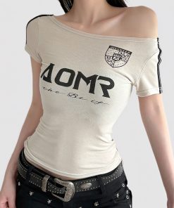 American Retro Letter Print Asymmetrical Shoulder Short Sleeve T-Shirt - 90s Inspired Waist-Cinching Off-Shoulder Top for Summer Sports Style
