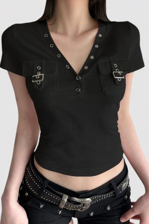 American Retro Striped V-Neck Pocket Cropped T-Shirt - Workwear Style, Low-Cut, Summer Essential for 90s and Y2K Fashion Lovers