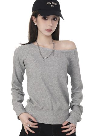 Angled Shoulder Long Sleeve T-Shirt for Women - Versatile Slimming Off-Shoulder Top for Autumn and Winter Fashion