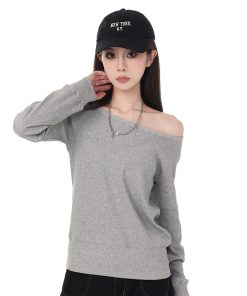 Angled Shoulder Long Sleeve T-Shirt for Women - Versatile Slimming Off-Shoulder Top for Autumn and Winter Fashion