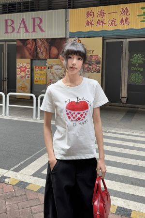 Apple Print Slim Fit Shoulder T-Shirt for Women - Summer Short Sleeve Pure Cotton Top in American Vintage Style