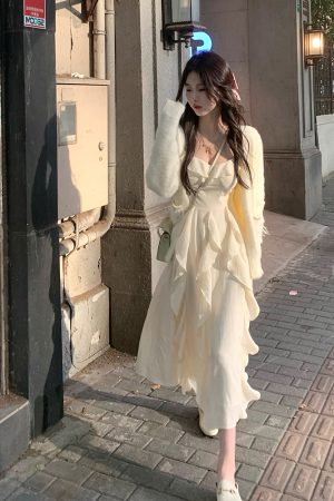 Apricot Long-Sleeve Dress, French-Style Waist-Defining Fairy Design, Gentle Temperament Long Skirt, Autumn 2025 Fashion Trend