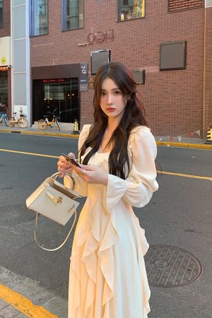Apricot Long-Sleeve Dress, French-Style Waist-Defining Fairy Design, Gentle Temperament Long Skirt, Autumn 2025 Fashion Trend