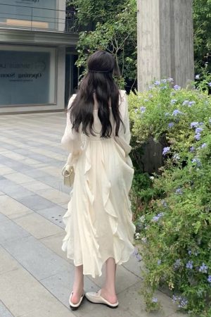 Apricot Long-Sleeve Dress, French-Style Waist-Defining Fairy Design, Gentle Temperament Long Skirt, Autumn 2025 Fashion Trend
