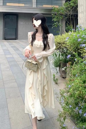 Apricot Long-Sleeve Dress, French-Style Waist-Defining Fairy Design, Gentle Temperament Long Skirt, Autumn 2025 Fashion Trend