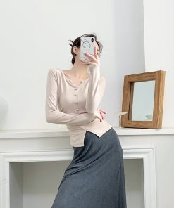 Apricot V-Neck Knitted Top for Women - Vintage Autumn Pleated Waist Slim-Fit Shirt, Perfect for Y2K and Korean Style Looks