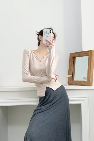 Apricot V-Neck Knitted Top for Women - Vintage Autumn Pleated Waist Slim-Fit Shirt, Perfect for Y2K and Korean Style Looks