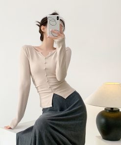 Apricot V-Neck Knitted Top for Women - Vintage Autumn Pleated Waist Slim-Fit Shirt, Perfect for Y2K and Korean Style Looks