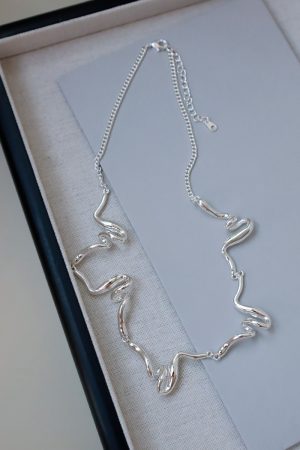 Artistic Ribbon Curved Wave Necklace â€“ High-End French Vintage Design, European and American Style, Unique Statement Jewelry
