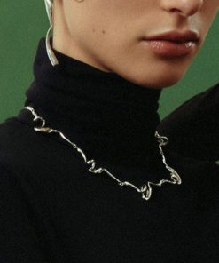 Artistic Ribbon Curved Wave Necklace – High-End French Vintage Design, European and American Style, Unique Statement Jewelry