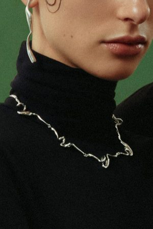Artistic Ribbon Curved Wave Necklace â€“ High-End French Vintage Design, European and American Style, Unique Statement Jewelry
