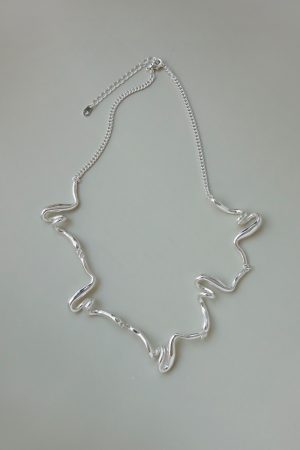 Artistic Ribbon Curved Wave Necklace â€“ High-End French Vintage Design, European and American Style, Unique Statement Jewelry