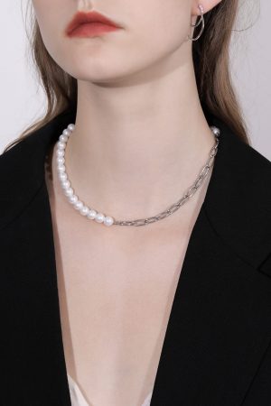 Asymmetric Pearl Splicing Necklace for Women - High-End Black Bead Clavicle Chain, Floating Design, Color Retention, Elegant Accessories