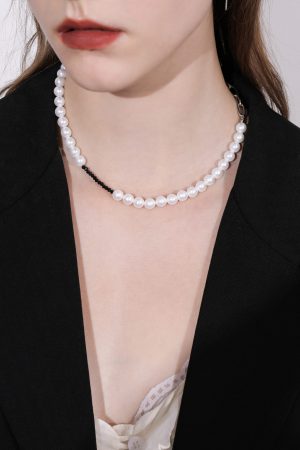 Asymmetric Pearl Splicing Necklace for Women - High-End Black Bead Clavicle Chain, Floating Design, Color Retention, Elegant Accessories