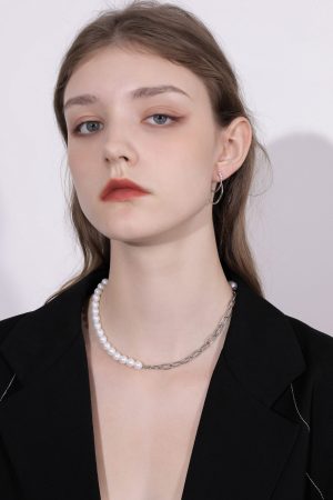Asymmetric Pearl Splicing Necklace for Women - High-End Black Bead Clavicle Chain, Floating Design, Color Retention, Elegant Accessories