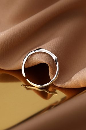 Asymmetric Wave Design Women's Ring - Korean Minimalist Style, Irregular Flowing Look, Trendy Cold Weather Accessory
