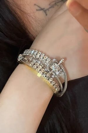 Asymmetrical Cold Shoulder Chain Necklace with Sparkling Diamonds - Light Luxury Sweet Cool Niche Jewelry