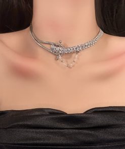 Asymmetrical Cold Shoulder Chain Necklace with Sparkling Diamonds - Light Luxury Sweet Cool Niche Jewelry