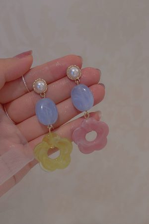 Asymmetrical Five-Petal Flower Pearl Earrings - Cute Colorful Studs for Women, High-End Fashion, Niche Floral Jewelry