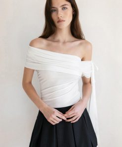 Asymmetrical Off-Shoulder Pleated Slim-Fit Top - Elegant Flowing Strap Knitted Short Sleeve T-Shirt for Chic Casual Style
