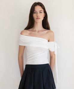 Asymmetrical Off-Shoulder Pleated Slim-Fit Top - Elegant Flowing Strap Knitted Short Sleeve T-Shirt for Chic Casual Style
