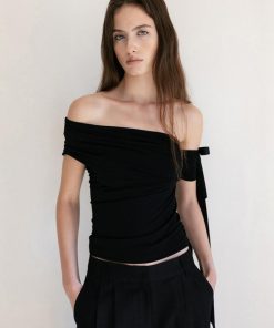 Asymmetrical Off-Shoulder Pleated Slim-Fit Top - Elegant Flowing Strap Knitted Short Sleeve T-Shirt for Chic Casual Style