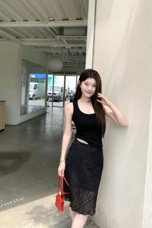 Asymmetrical Plaid Skirt with Slimming Design - High-End Summer 2025 Korean Chic Fashion