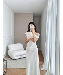 Asymmetrical Pleated Off-Shoulder Top in Linen Tencel - Chic Old Money Style for Effortless Elegance