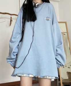 Autumn Fleece Sweatshirt with Daisy Embroidery, Round Neck, Loose Fit, Versatile BF Trend, Streetwear Style