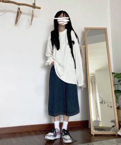 Autumn Fleece Sweatshirt with Daisy Embroidery, Round Neck, Loose Fit, Versatile BF Trend, Streetwear Style