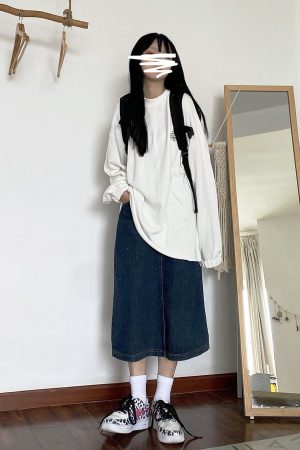 Autumn Fleece Sweatshirt with Daisy Embroidery, Round Neck, Loose Fit, Versatile BF Trend, Streetwear Style