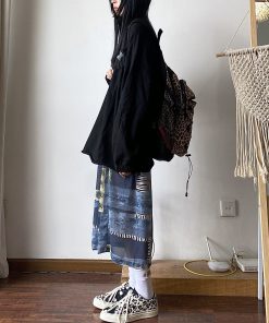 Autumn Fleece Sweatshirt with Daisy Embroidery, Round Neck, Loose Fit, Versatile BF Trend, Streetwear Style