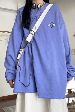 Autumn Fleece Sweatshirt with Daisy Embroidery, Round Neck, Loose Fit, Versatile BF Trend, Streetwear Style